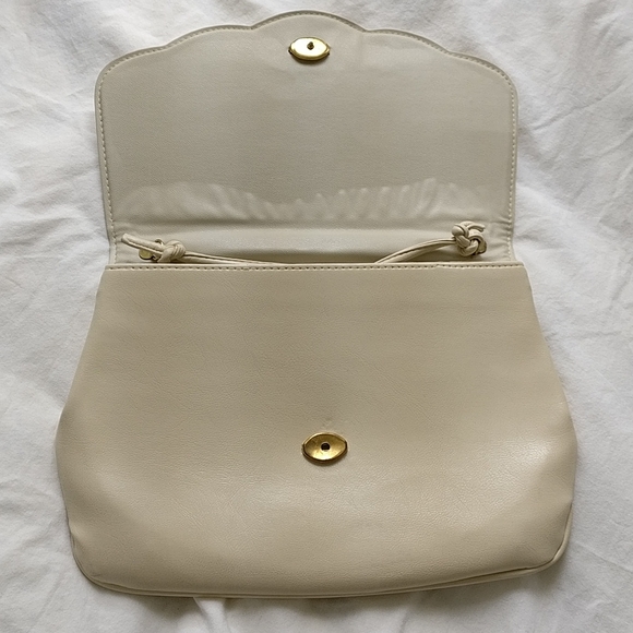 Vintage shoulder purse scallop detail - Picture 4 of 12